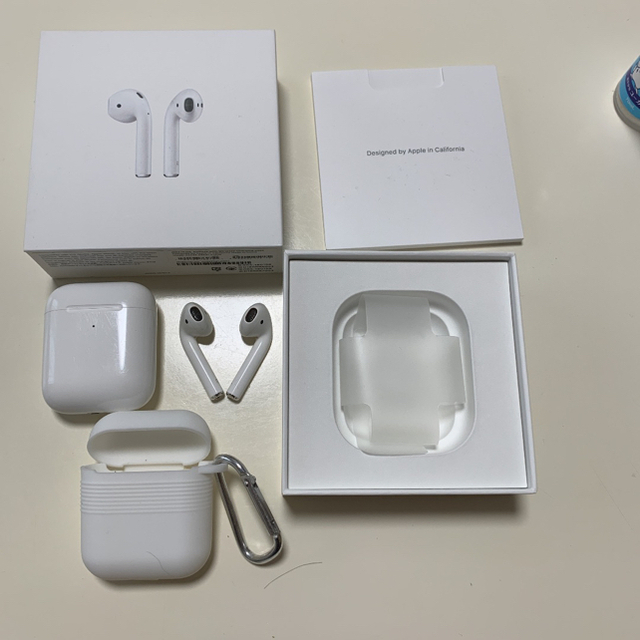 美品 Apple AirPods with Charging Case 第2世代