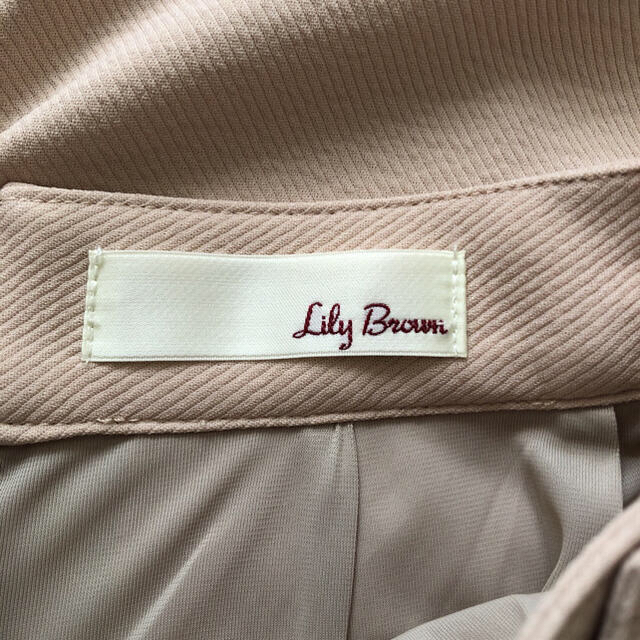 Lily Brown(リリーブラウン)のリリーブラウン タイトスカート ボタン付き S ベージュ レディースのスカート(ひざ丈スカート)の商品写真