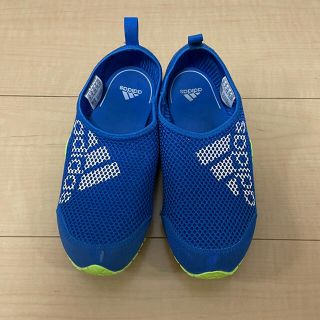 アディダス(adidas)のadidas キッズ　スニーカー　22cm(スニーカー)