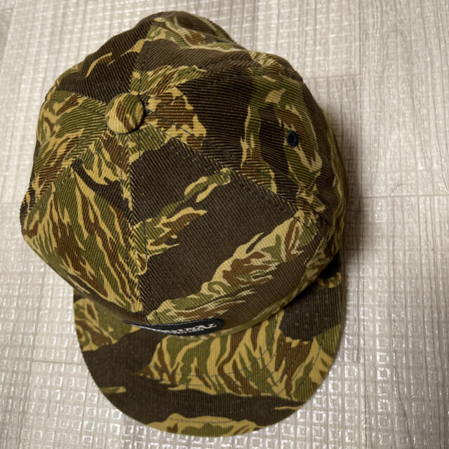 TENDERLOIN(テンダーロイン)のTENDERLOIN トラッカーキャップ コーデュロイ CAMO メンズの帽子(キャップ)の商品写真