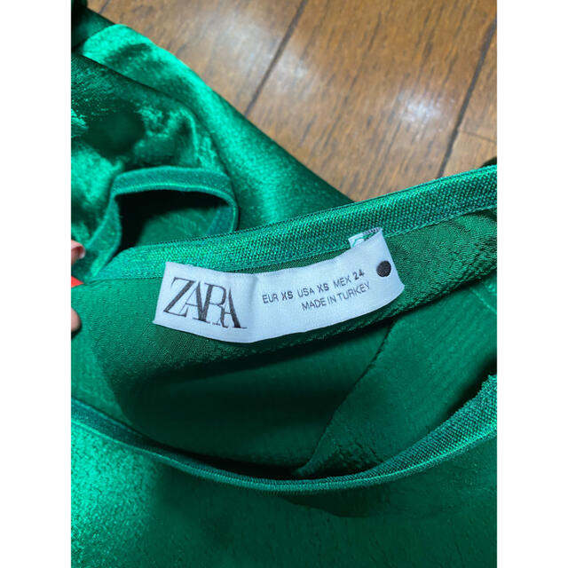 ZARA(ザラ)のZARA グリーンサテンスカート　 レディースのスカート(ロングスカート)の商品写真