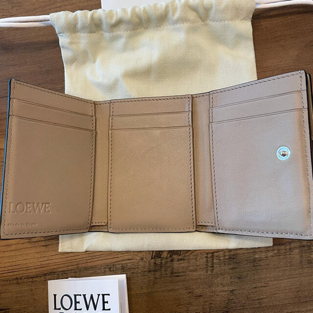 LOEWE(ロエベ)のロエベ　三つ折り財布　今週限定値下げ！即決希望 レディースのファッション小物(財布)の商品写真