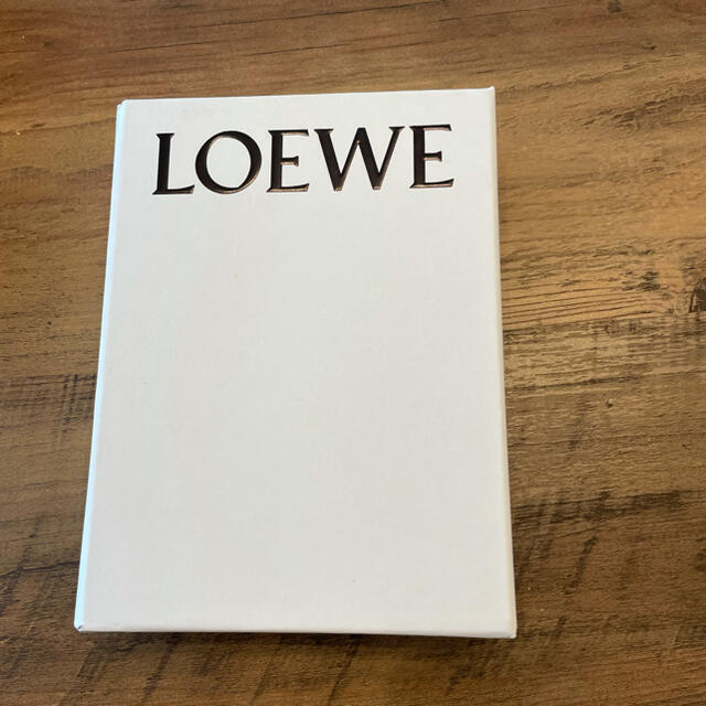 LOEWE(ロエベ)のロエベ　三つ折り財布　今週限定値下げ！即決希望 レディースのファッション小物(財布)の商品写真