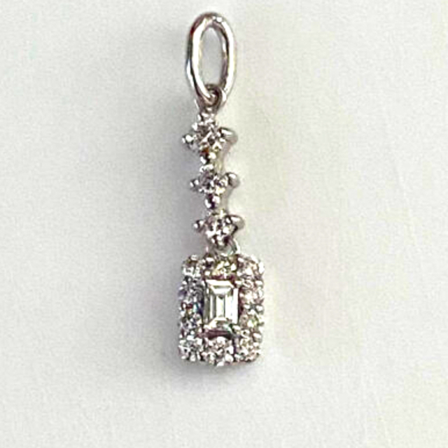 K18WGダイヤモンド0.2ctペンダントヘッド レディースのアクセサリー(ネックレス)の商品写真