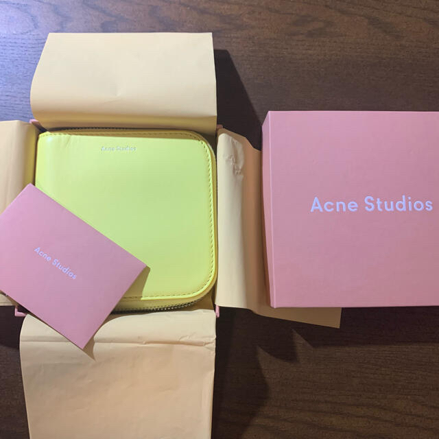 ACNE(アクネ)のAcne studios コンパクト二つ折り財布〜セール〜 レディースのファッション小物(財布)の商品写真