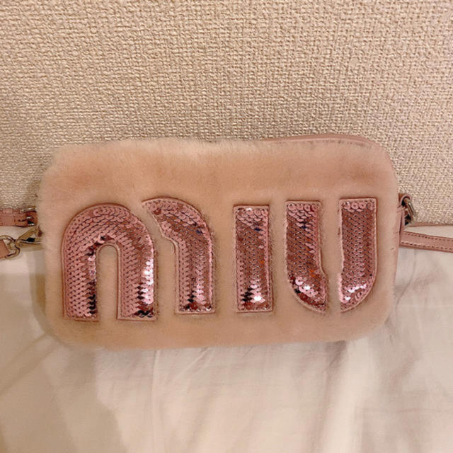 miumiu(ミュウミュウ)のmiumiu ファー　ショルダーバック レディースのバッグ(ショルダーバッグ)の商品写真