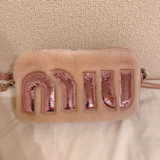 ミュウミュウ(miumiu)のmiumiu ファー　ショルダーバック(ショルダーバッグ)