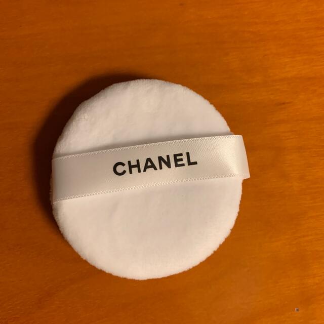 CHANEL(シャネル)のシャネル　パフ　新品 コスメ/美容のメイク道具/ケアグッズ(パフ・スポンジ)の商品写真