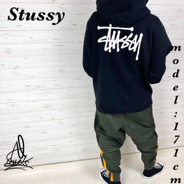 《即完売品》Stussy ステューシー　パーカー　XL☆ブラック　黒　バックロゴ メンズのトップス(パーカー)の商品写真