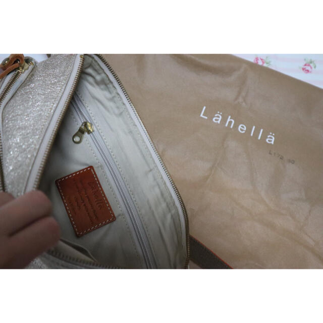 lahella ショルダーバッグ（ゴールド） レディースのバッグ(ショルダーバッグ)の商品写真