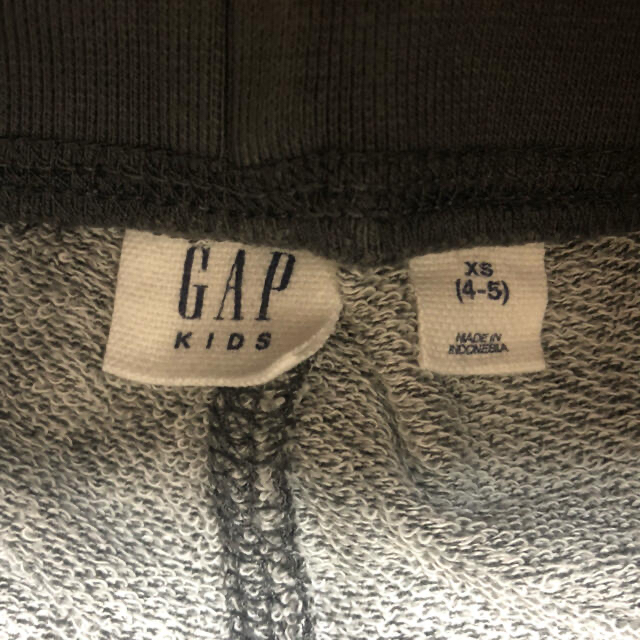 GAP Kids(ギャップキッズ)のGAP ギャップ  キッズ　ハーフパンツ  ジャージ　120㎝　Tシャツおまけ キッズ/ベビー/マタニティのキッズ服男の子用(90cm~)(パンツ/スパッツ)の商品写真