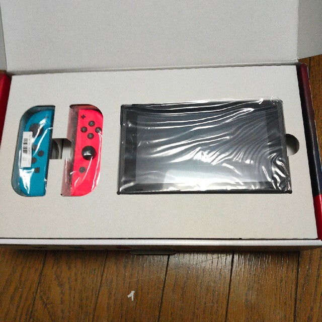 Nintendo Switch(ニンテンドースイッチ)のNintendo Switch JOY-CON(L) ネオンブルー/(R) ネオ エンタメ/ホビーのゲームソフト/ゲーム機本体(家庭用ゲーム機本体)の商品写真