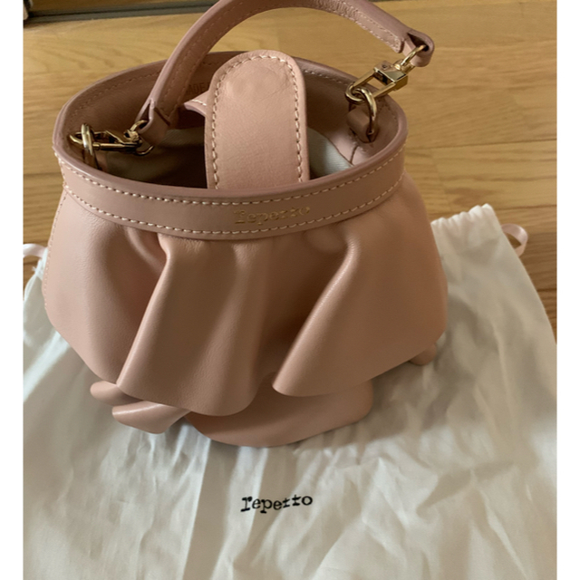 repetto(レペット)の🌟tiara様専用🌟レペット　エンボリーバッグ　ピンク レディースのバッグ(ショルダーバッグ)の商品写真