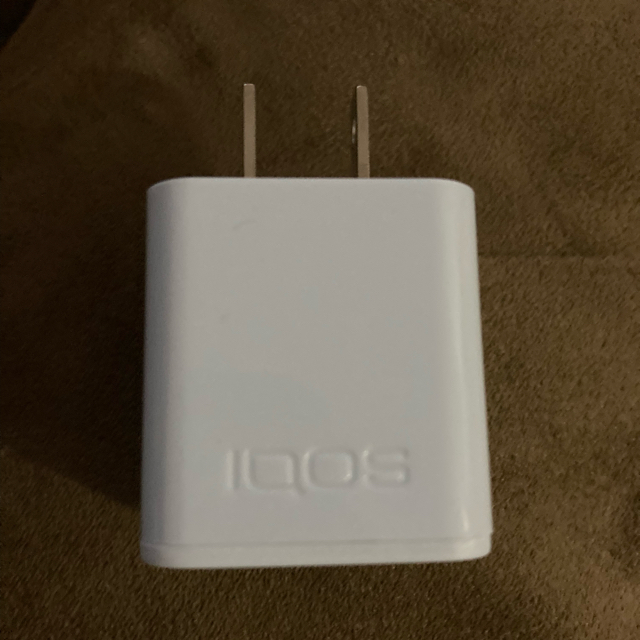 IQOS(アイコス)のiQOS イルマ　今日明日値下げ　新品純正充電ケーブル付き メンズのファッション小物(タバコグッズ)の商品写真