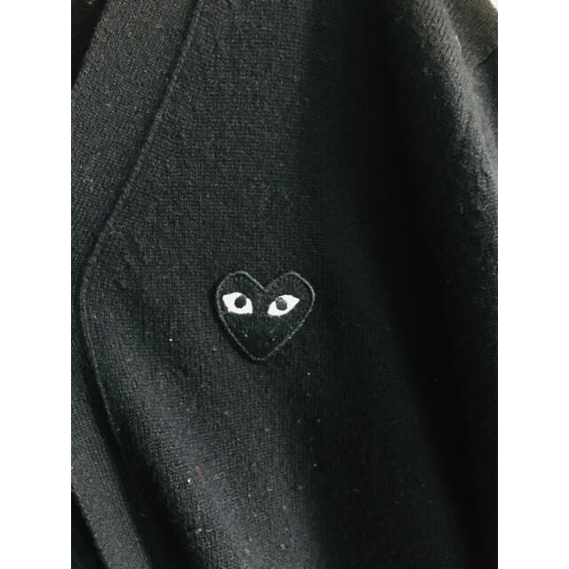 COMME des GARCONS(コムデギャルソン)の【名作★メンズL】プレイコムデギャルソン ブラック 予備ボタン付き カーディガン メンズのトップス(カーディガン)の商品写真