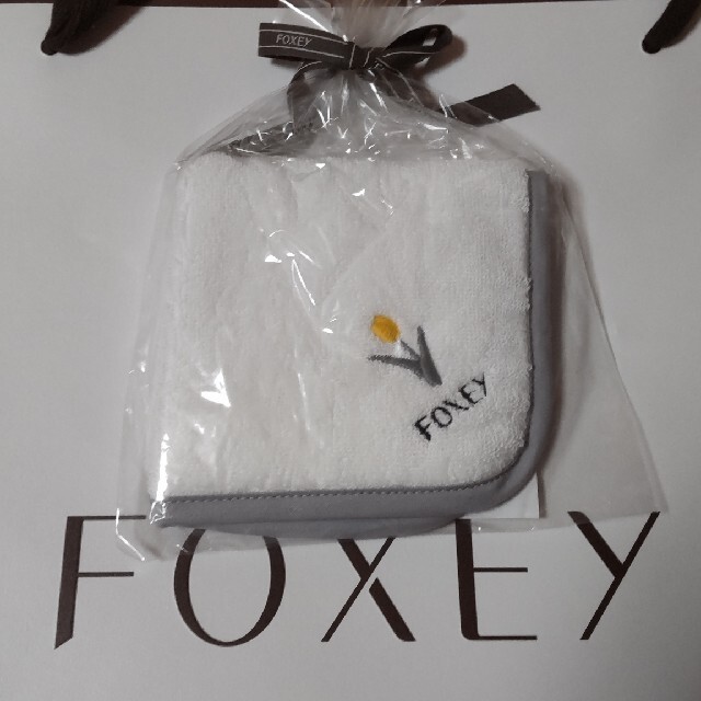 FOXEY(フォクシー)のFOXEY フォクシー人気ノベルティ　タオルハンカチ エンタメ/ホビーのコレクション(ノベルティグッズ)の商品写真