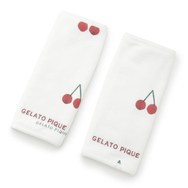 gelato pique(ジェラートピケ)の【専用】ジェラートピケチェリーさくらんぼ柄サッキングパッド　抱っこ紐よだれカバー キッズ/ベビー/マタニティのこども用ファッション小物(ベビースタイ/よだれかけ)の商品写真