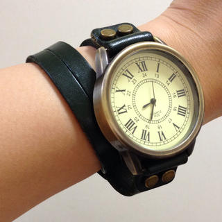 二重巻きの腕時計(腕時計)