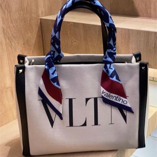 ヴァレンティノガラヴァーニ(valentino garavani)のヴァレンチノ　VLTN キャンバストート(トートバッグ)