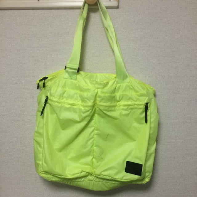 NIKE(ナイキ)の格安 ナイキ ボストンバッグ 蛍光  レディースのバッグ(ボストンバッグ)の商品写真