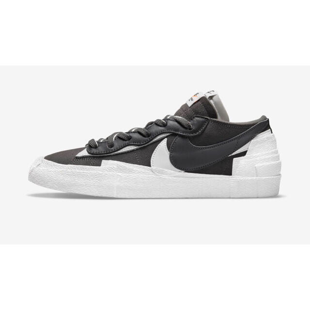 NIKE(ナイキ)の【送料込み★】sacai × NIKE BLAZER LOW 23.5㎝ 黒 メンズの靴/シューズ(スニーカー)の商品写真