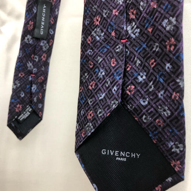 GIVENCHY(ジバンシィ)のネクタイ　GIVENCHY  紫　花柄 メンズのファッション小物(ネクタイ)の商品写真