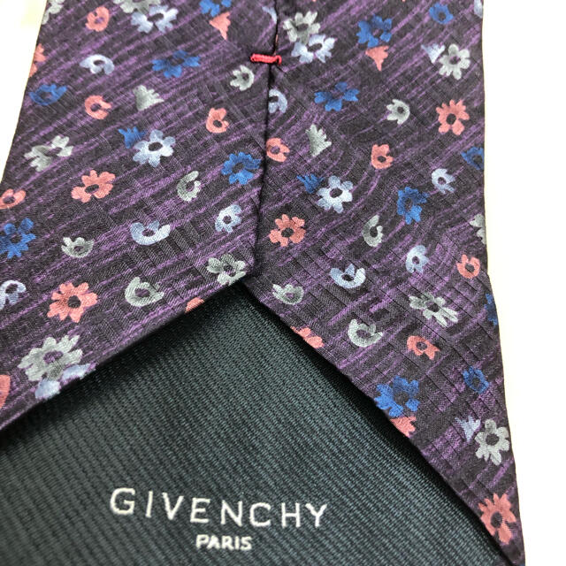 GIVENCHY(ジバンシィ)のネクタイ　GIVENCHY  紫　花柄 メンズのファッション小物(ネクタイ)の商品写真