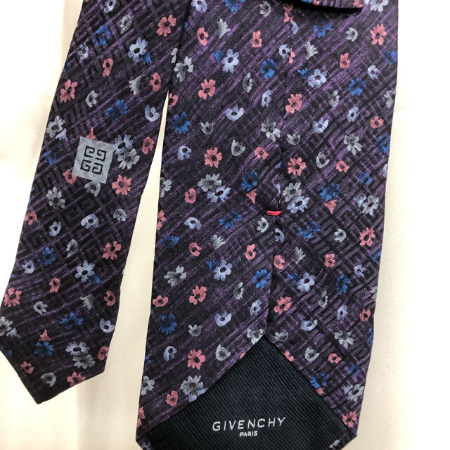 GIVENCHY(ジバンシィ)のネクタイ　GIVENCHY  紫　花柄 メンズのファッション小物(ネクタイ)の商品写真