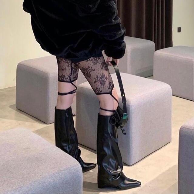 Bubbles(バブルス)の【no dress】Black Lace Short Leggings レディースのパンツ(ハーフパンツ)の商品写真