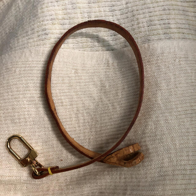 LOUIS 紐 ヌメ革ストラップの通販 by happyhappyami's shop|ルイヴィトンならラクマ VUITTON - LOUISVUITTON アクセサリーポーチ♪ 大得価新品