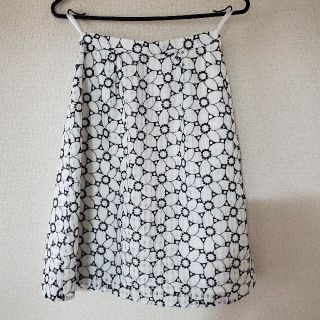 エニィスィス(anySiS)のany SiS 花柄刺繍 スカート 白 S(ひざ丈スカート)