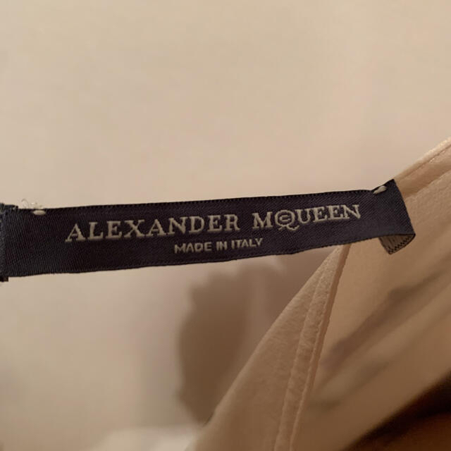 Alexander McQueen(アレキサンダーマックイーン)のチーター様用アレクサンダー・マックィーン　チューリップ・ケープ(シルク) レディースのレディース その他(その他)の商品写真