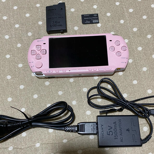 PlayStation Portable(プレイステーションポータブル)のPSP3000 ブロッサムピンク エンタメ/ホビーのゲームソフト/ゲーム機本体(携帯用ゲーム機本体)の商品写真