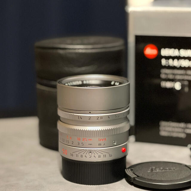 LEICA(ライカ)の【美品】ズミルックス summilux 50mm F1.4 ASPH. シルバー スマホ/家電/カメラのカメラ(レンズ(単焦点))の商品写真