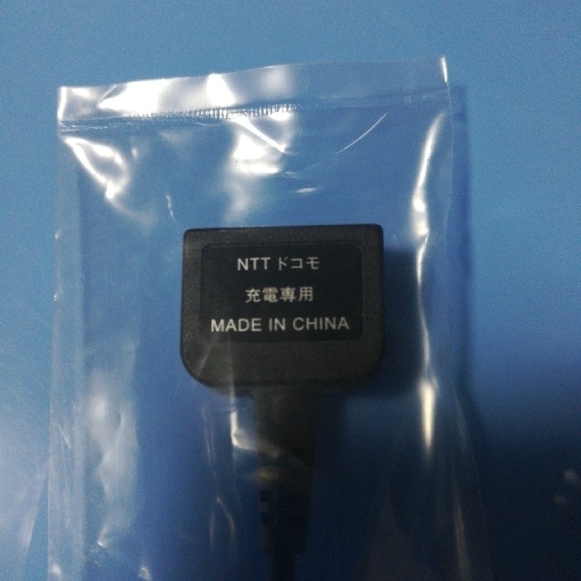 NTTdocomo(エヌティティドコモ)のNTTドコモ FOMA 充電microUSB変換アダプタ T01 スマホ/家電/カメラの生活家電(変圧器/アダプター)の商品写真