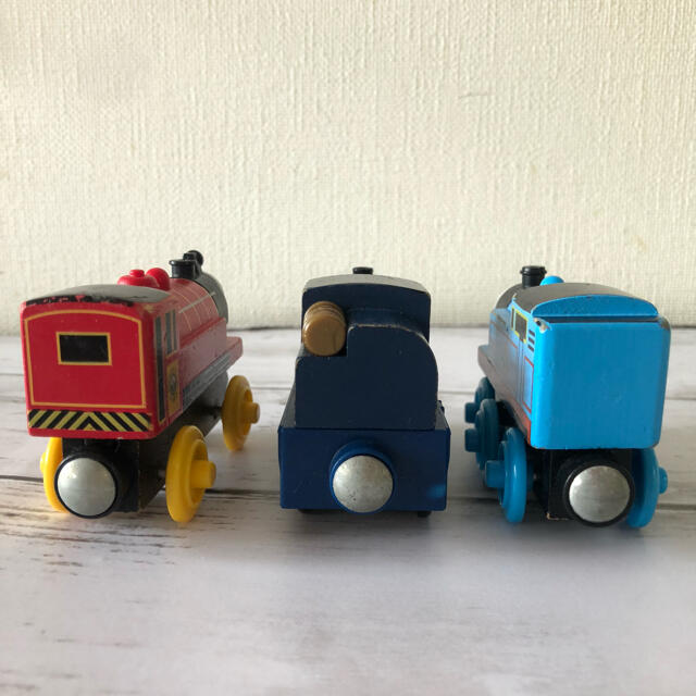 BRIO(ブリオ)の【木製トーマス】3台セット キッズ/ベビー/マタニティのおもちゃ(電車のおもちゃ/車)の商品写真