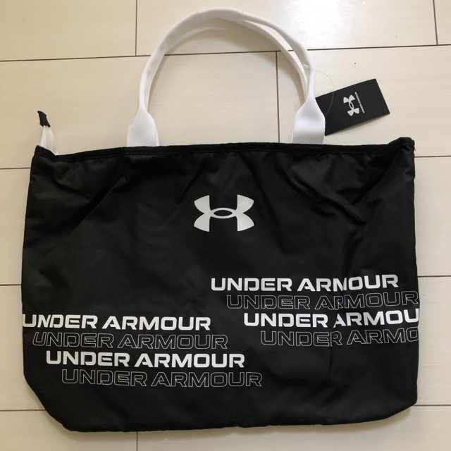 UNDER ARMOUR(アンダーアーマー)の￥4,150アンダーアーマー☆グラフィックトートバッグ【19L】 レディースのバッグ(トートバッグ)の商品写真