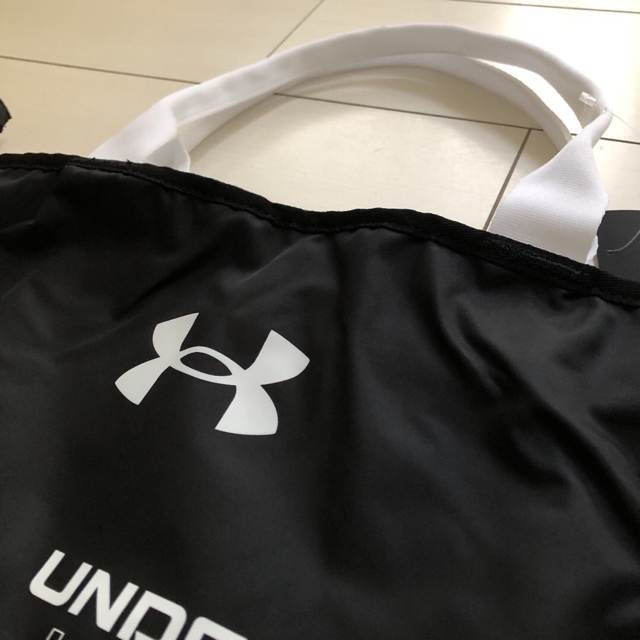 UNDER ARMOUR(アンダーアーマー)の￥4,150アンダーアーマー☆グラフィックトートバッグ【19L】 レディースのバッグ(トートバッグ)の商品写真