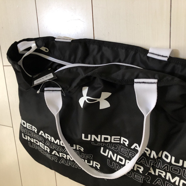 UNDER ARMOUR(アンダーアーマー)の￥4,150アンダーアーマー☆グラフィックトートバッグ【19L】 レディースのバッグ(トートバッグ)の商品写真