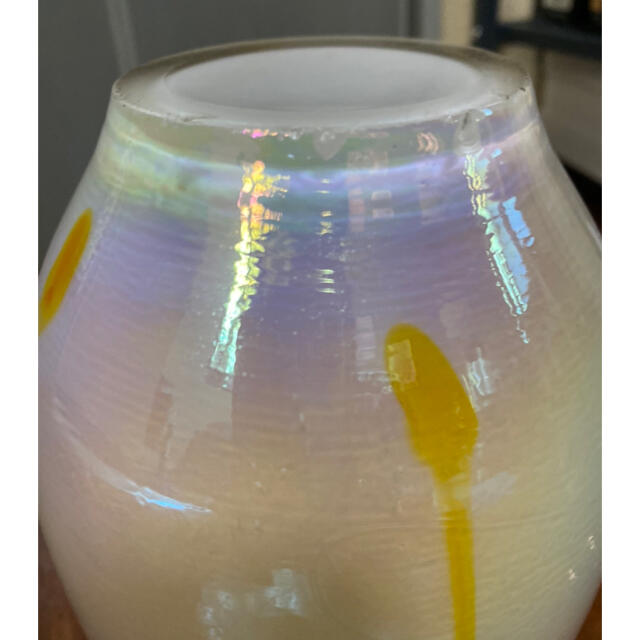 昭和レトロ　花瓶　70s ヴィンテージ　オーロラフラワーベース　ミルクガラス　白 インテリア/住まい/日用品のインテリア小物(花瓶)の商品写真
