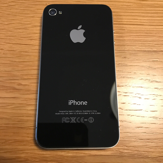 iPhone(アイフォーン)のiPhone4 sim free 2台　32GB 8GB スマホ/家電/カメラのスマートフォン/携帯電話(スマートフォン本体)の商品写真