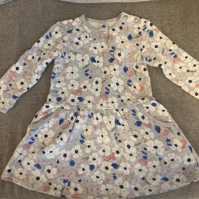 PETIT BATEAU(プチバトー)のプチバトー☆花柄ワンピース 80 キッズ/ベビー/マタニティのベビー服(~85cm)(ワンピース)の商品写真