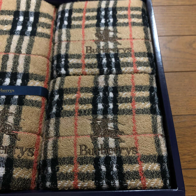 BURBERRY(バーバリー)のBURBERRY バーバリー フェイスタオル 2枚 インテリア/住まい/日用品の日用品/生活雑貨/旅行(タオル/バス用品)の商品写真