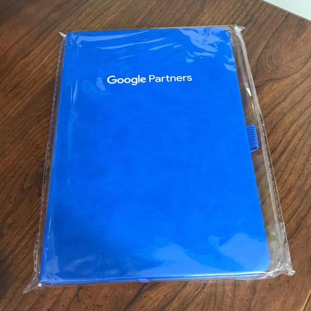Google(グーグル)の新品未開封 非売品 レア 青色ハードカバーノートブック Googleエディション エンタメ/ホビーのコレクション(ノベルティグッズ)の商品写真