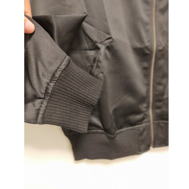 Techichi(テチチ)のテチチテラス　新品♡サテンブルゾン　フリーサイズ　色ブラック　タグ付き❗ レディースのジャケット/アウター(ブルゾン)の商品写真