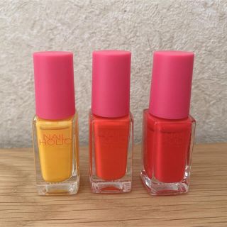 ネイルホリック(NAIL HOLIC)のぽん様専用　ネイルホリック　マニキュア　ネイルカラー　YE551(マニキュア)