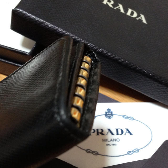 PRADA(プラダ)のPRADAキーケース レディースのファッション小物(キーホルダー)の商品写真