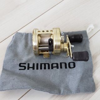 シマノ(SHIMANO)の　カルカッタ201XT　おまけ付き(リール)