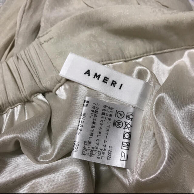 Ameri VINTAGE(アメリヴィンテージ)のAmeri vintage SOPHIA PIN TUCK PANTS レディースのパンツ(カジュアルパンツ)の商品写真