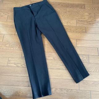 ザラ(ZARA)のZARA 定番　黒クロップドセンタープレスパンツ(クロップドパンツ)